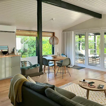 Σπίτι διακοπών Renovated Wooden House At